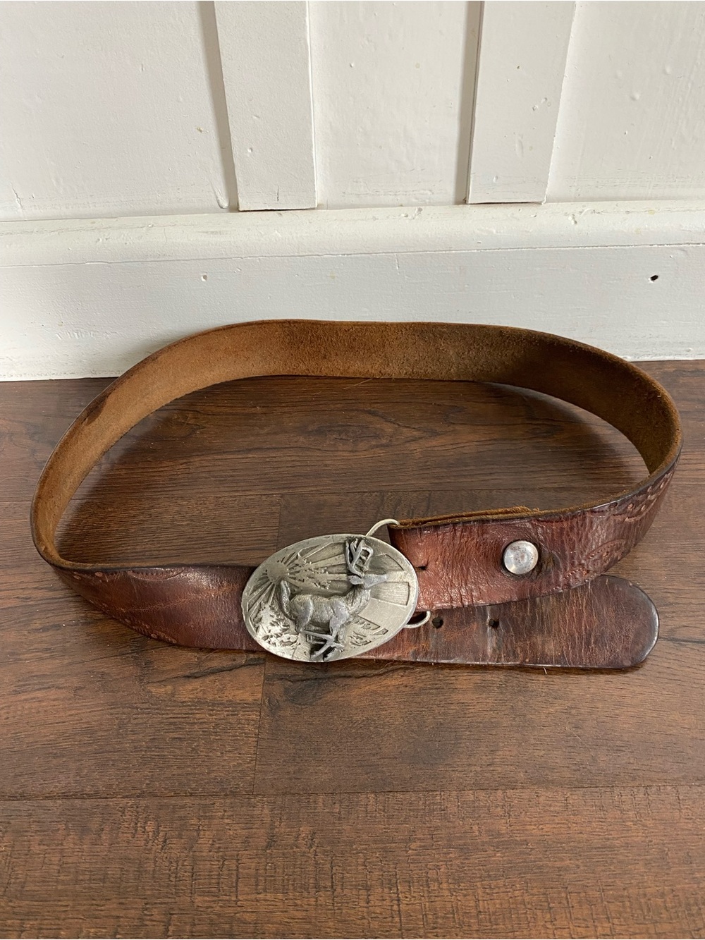Siskiyou Belt Buckle Co. Deer Motif Genuine Leather Belt Size 37
